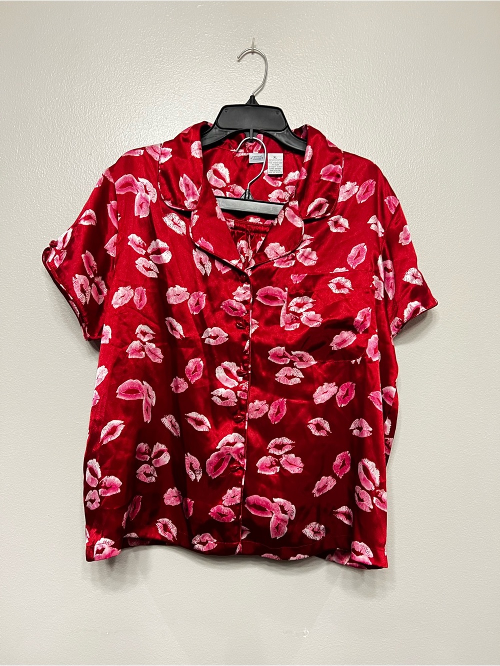 Red Pink Satin Kiss-Print Novelty Lip Buttons Pajama Set Womens Size XL